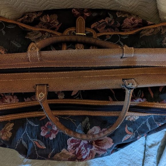 15% OFF  Vintage Floral Tapestry Duffel Bag  c 1980s - Picture 2 of 15